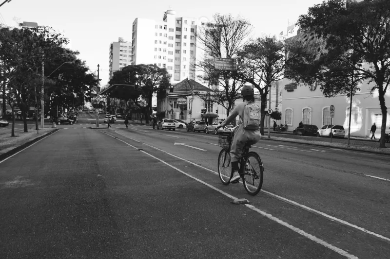 De Bike Pela Cidade: Como Escolher a Mochila Certa Para o Ciclismo Urbano no Brasil